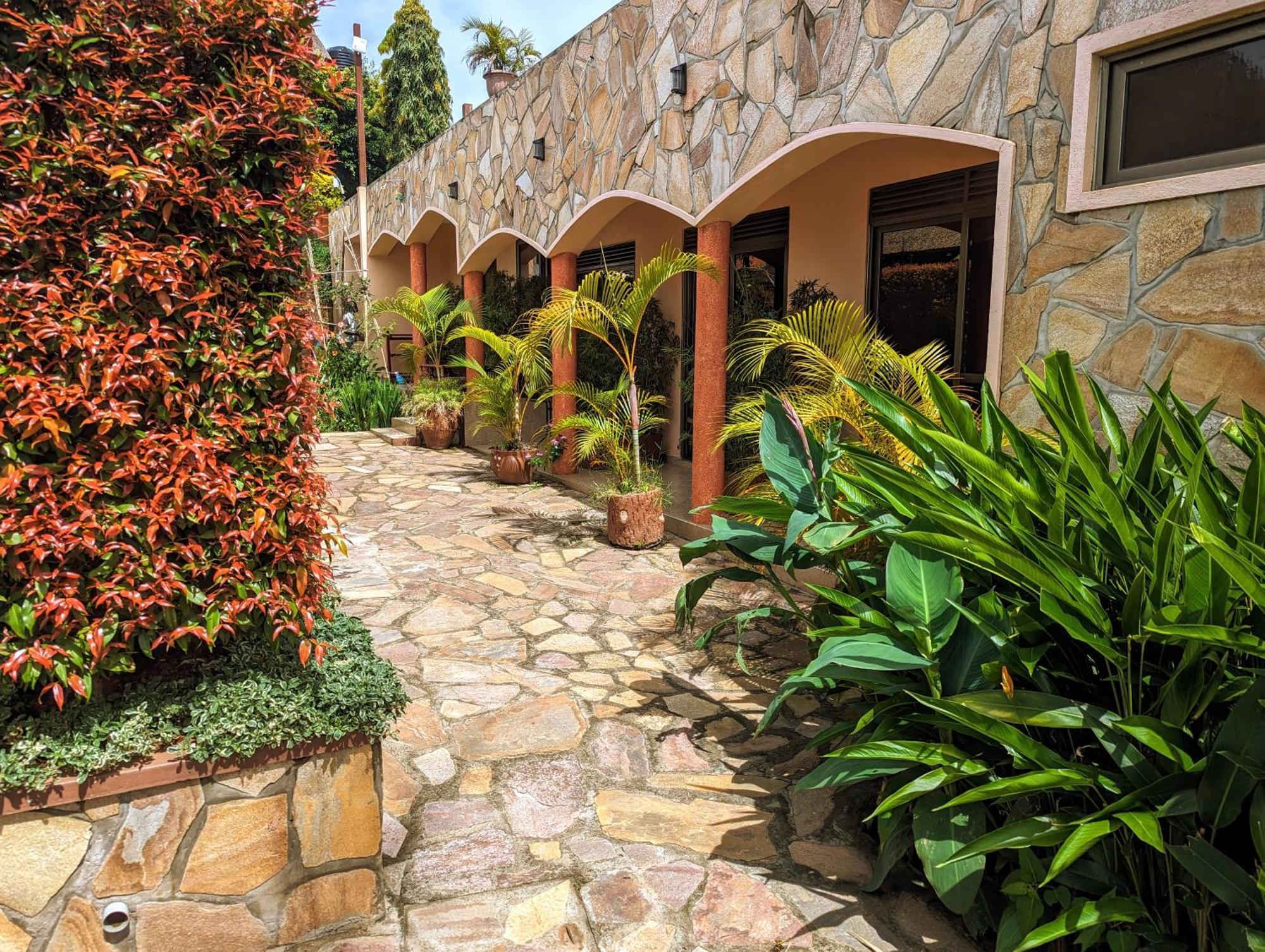 Oslo Gardens Bed & Breakfast Entebbe Exterior foto