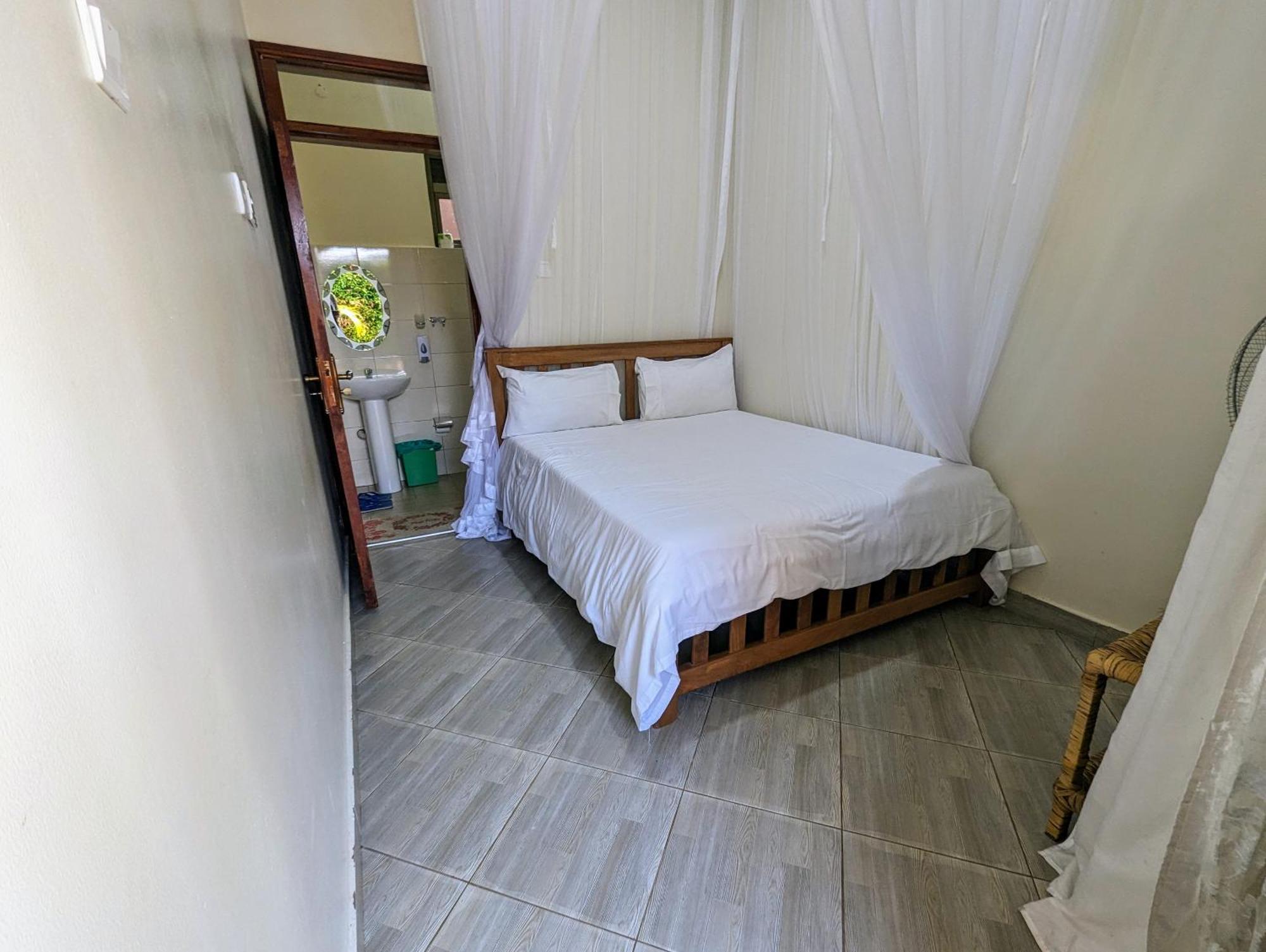 Oslo Gardens Bed & Breakfast Entebbe Exterior foto